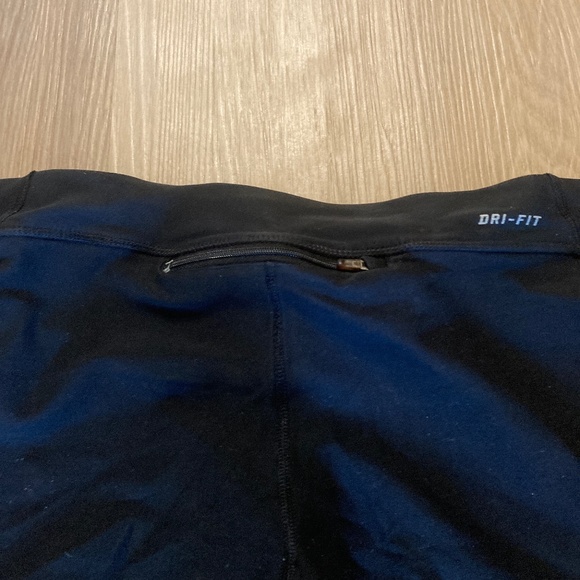 Nike women’s capris - size M - used - Picture 2 of 3